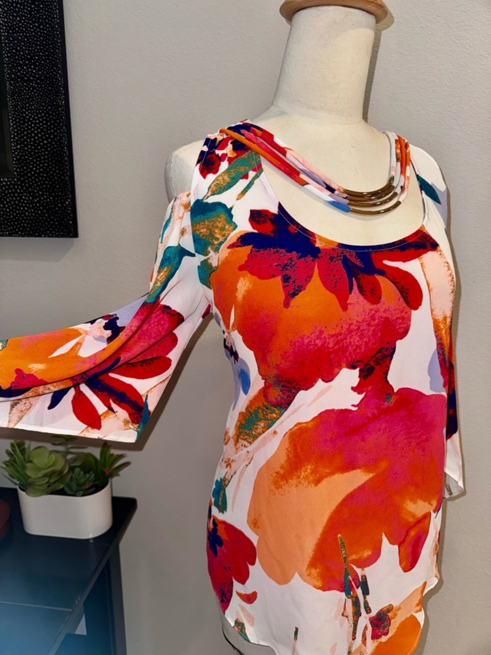 *NWT* BOLD Elements Floral Cold Shoulder Top XL